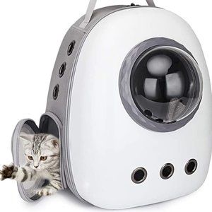 Portable travel cat carrier with versatile/interchangeable peep hole